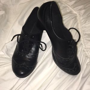 Black oxford heels never worn